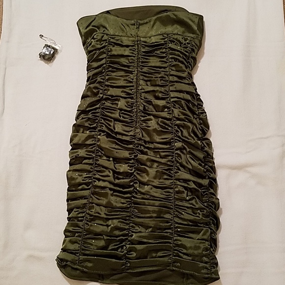 Gorgeous dress! Pics don't do it justice - Picture 2 of 3